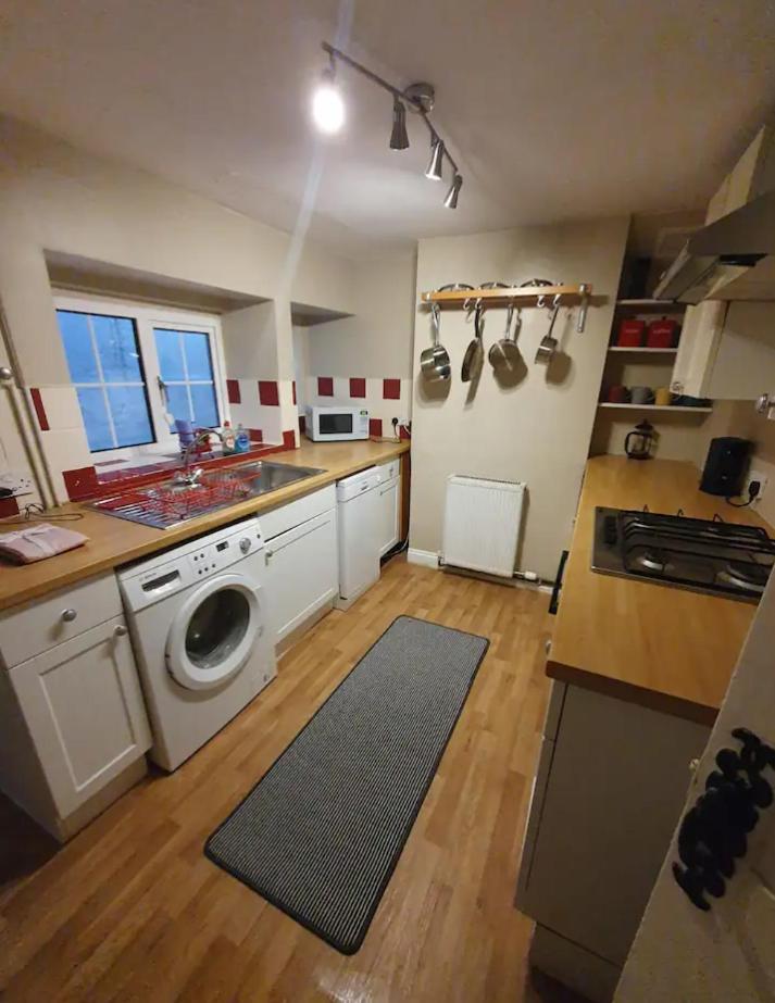 Beautiful Townhouse Next To Royal Victoria Park And Botanical Gardens Within Easy Walking Distance To Bath City Centre Eksteriør bilde