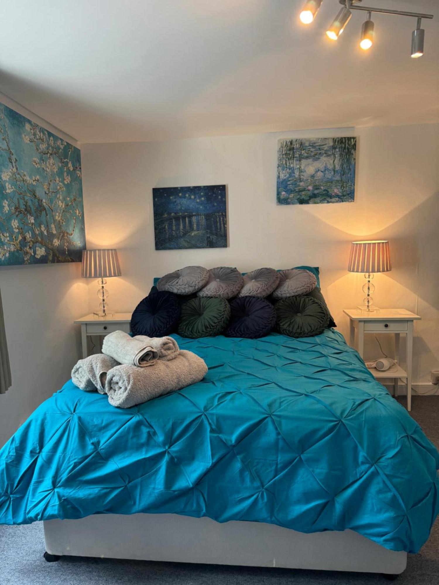 Beautiful Townhouse Next To Royal Victoria Park And Botanical Gardens Within Easy Walking Distance To Bath City Centre Eksteriør bilde