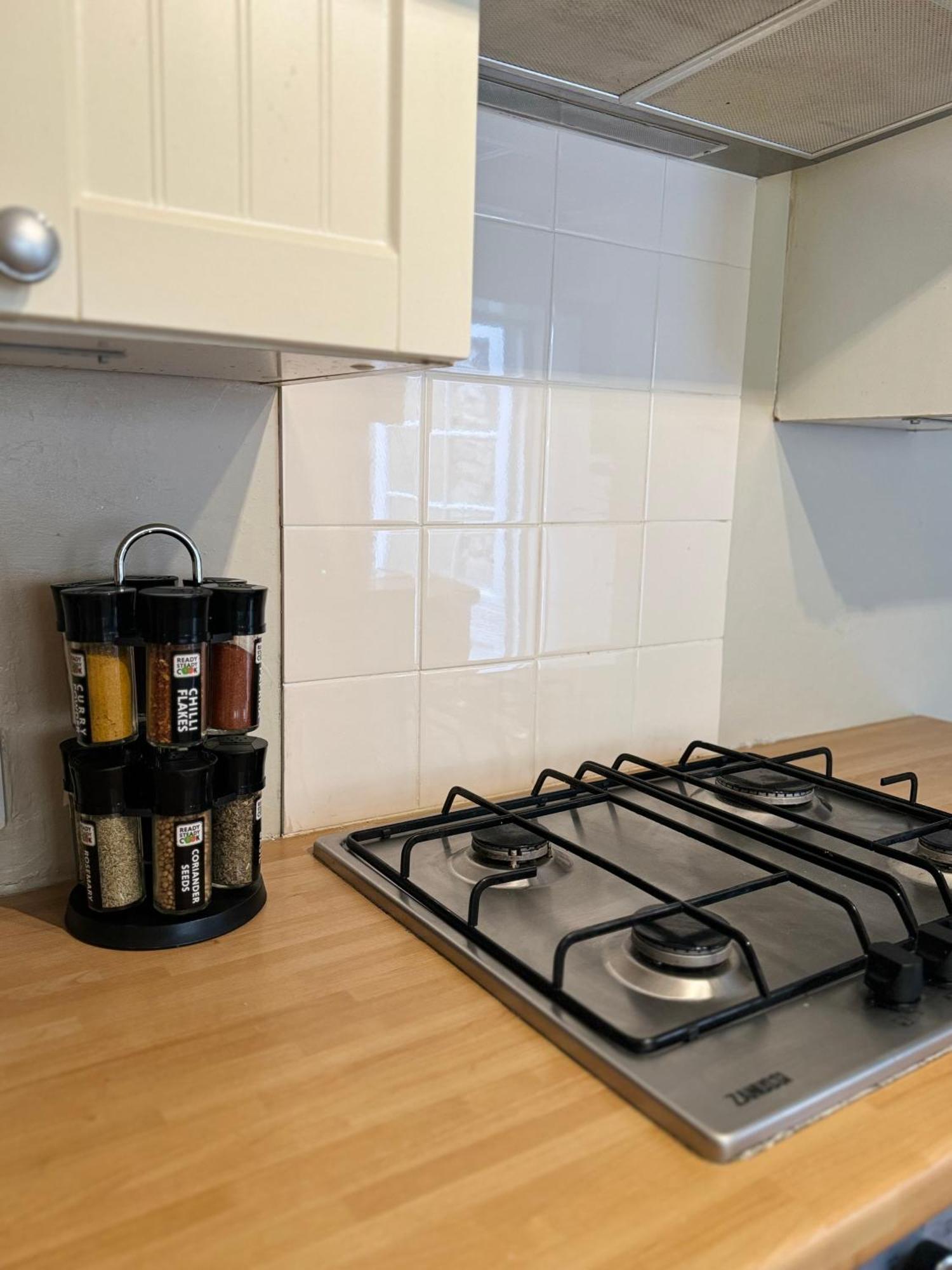 Beautiful Townhouse Next To Royal Victoria Park And Botanical Gardens Within Easy Walking Distance To Bath City Centre Eksteriør bilde