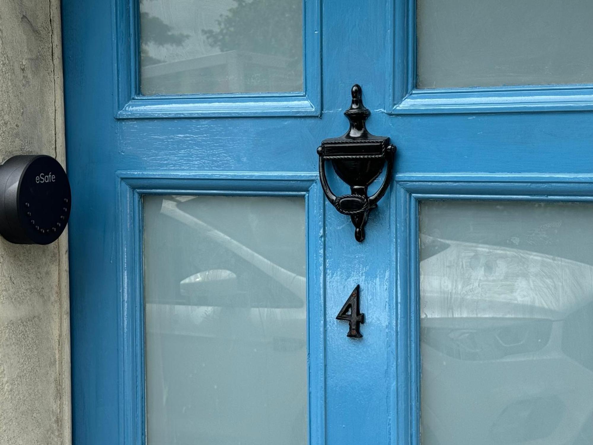 Beautiful Townhouse Next To Royal Victoria Park And Botanical Gardens Within Easy Walking Distance To Bath City Centre Eksteriør bilde