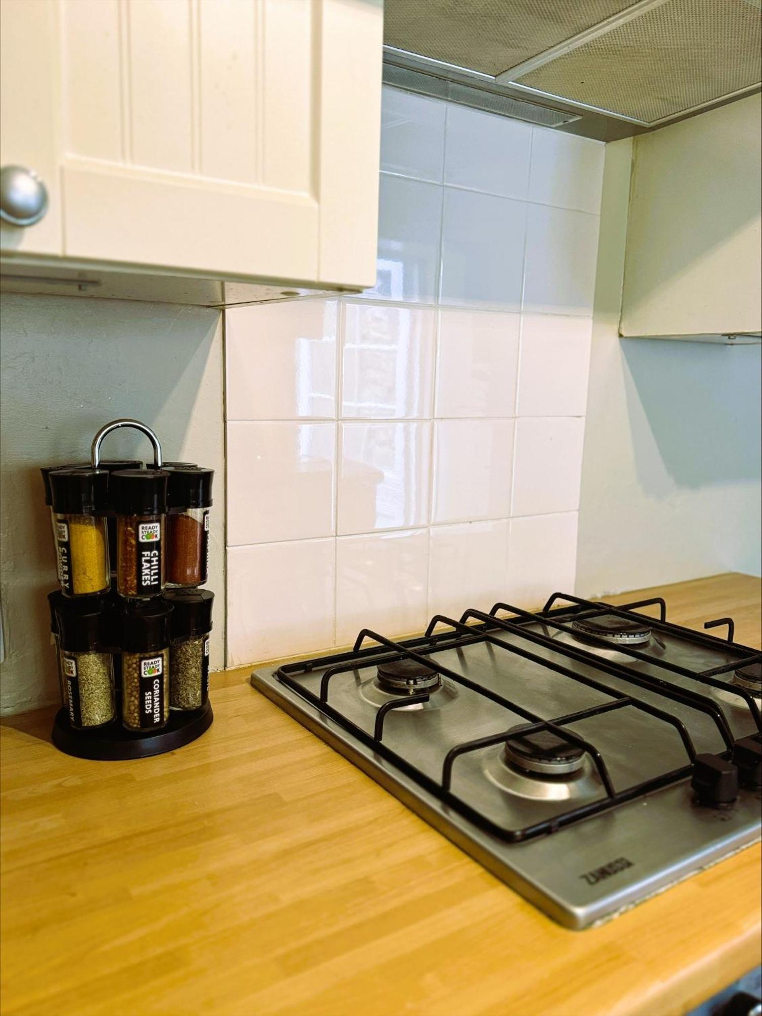 Beautiful Townhouse Next To Royal Victoria Park And Botanical Gardens Within Easy Walking Distance To Bath City Centre Eksteriør bilde